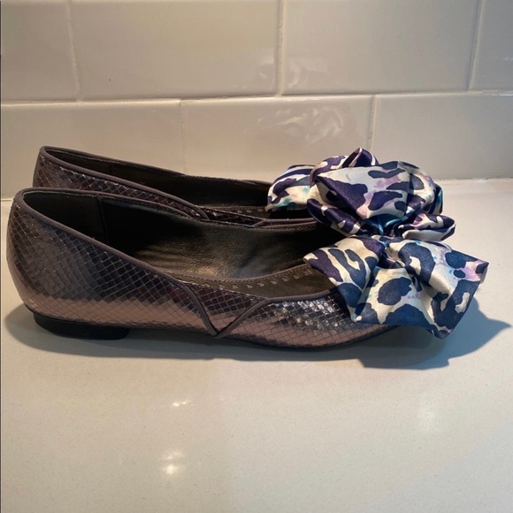 Unique! EUC Libby Edelman flats with large leopard bow. Barely worn! - Picture 2 of 9